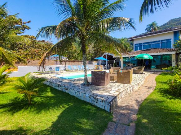 Casa para Venda com 10 quartos, em Fortaleza com 750m²