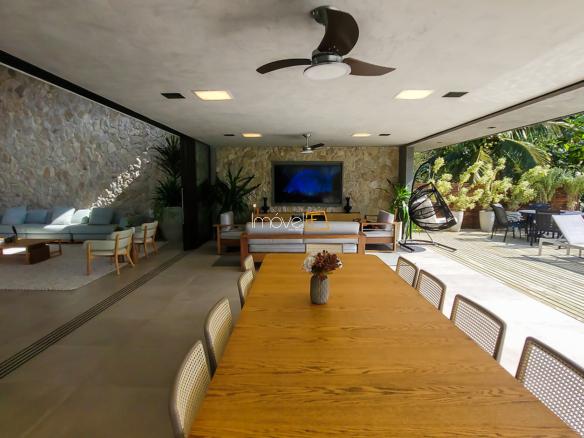 Casa no Condomínio Ponta das Toninhas com 604 m² em Ubatuba