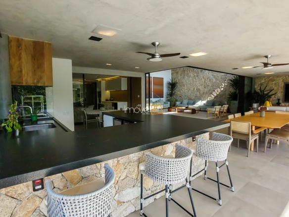 Casa no Condomínio Ponta das Toninhas com 604 m² em Ubatuba