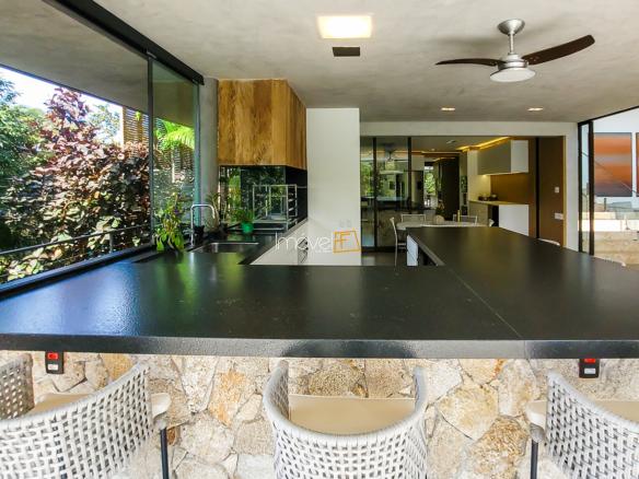 Casa no Condomínio Ponta das Toninhas com 604 m² em Ubatuba