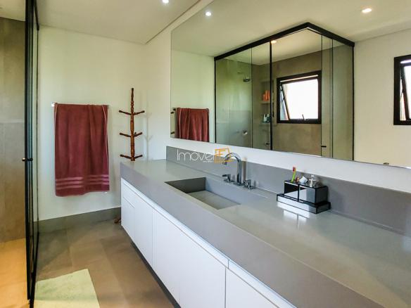 Casa no Condomínio Ponta das Toninhas com 604 m² em Ubatuba