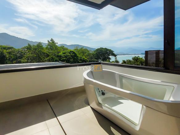 Casa no Condomínio Ponta das Toninhas com 604 m² em Ubatuba