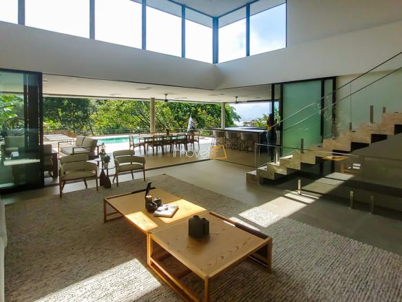 Casa no Condomínio Ponta das Toninhas com 604 m² em Ubatuba