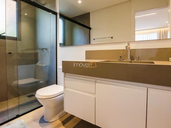 Casa no Condomínio Ponta das Toninhas com 604 m² em Ubatuba