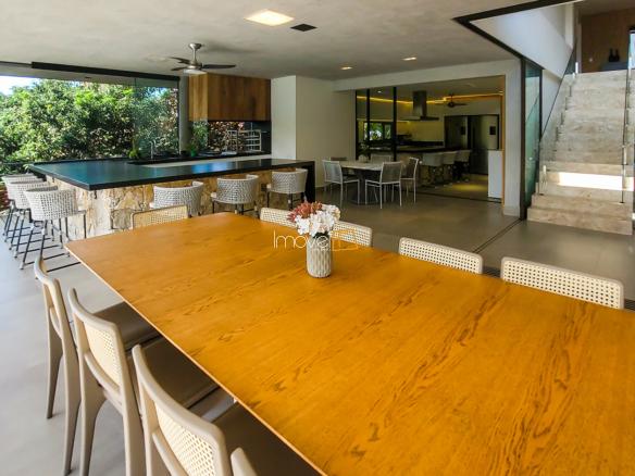 Casa no Condomínio Ponta das Toninhas com 604 m² em Ubatuba
