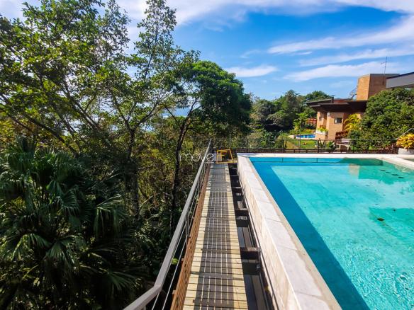 Casa no Condomínio Ponta das Toninhas com 604 m² em Ubatuba