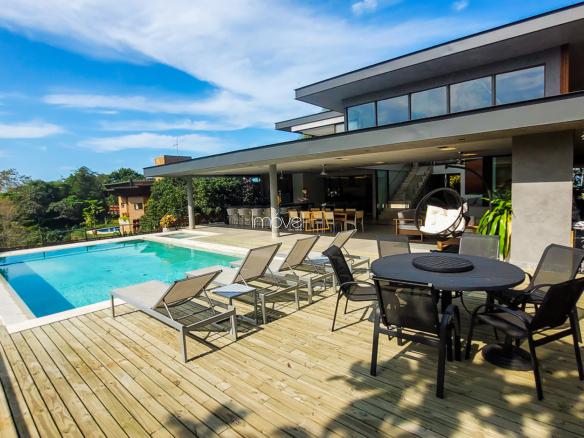 Casa no Condomínio Ponta das Toninhas com 604 m² em Ubatuba