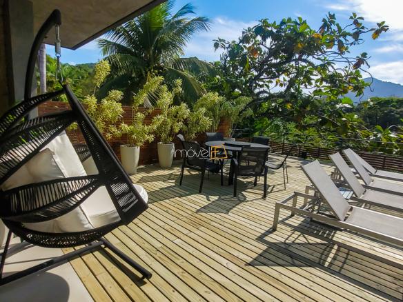 Casa no Condomínio Ponta das Toninhas com 604 m² em Ubatuba