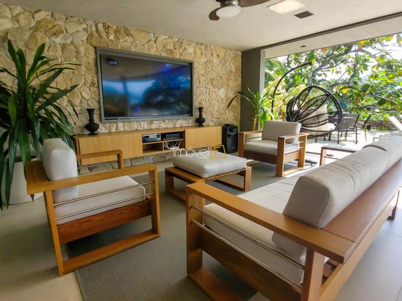 Casa no Condomínio Ponta das Toninhas com 604 m² em Ubatuba