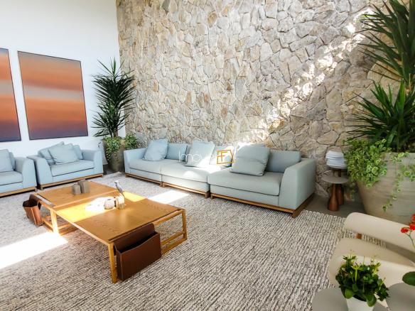 Casa no Condomínio Ponta das Toninhas com 604 m² em Ubatuba