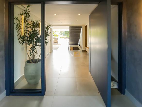 Casa no Condomínio Ponta das Toninhas com 604 m² em Ubatuba