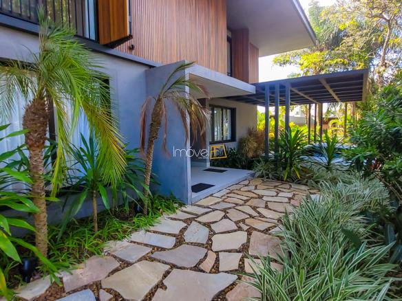 Casa no Condomínio Ponta das Toninhas com 604 m² em Ubatuba