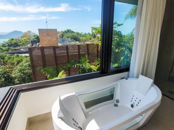 Casa no Condomínio Ponta das Toninhas com 604 m² em Ubatuba