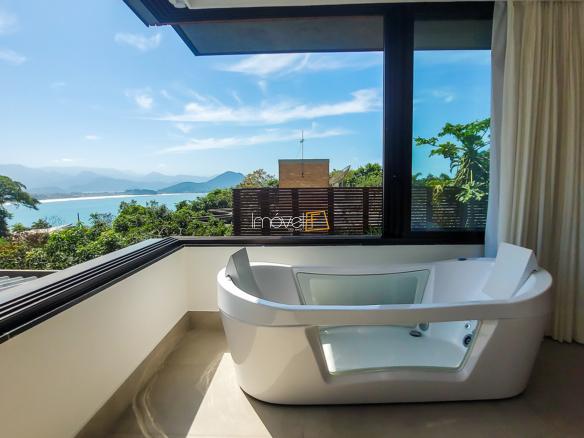 Casa no Condomínio Ponta das Toninhas com 604 m² em Ubatuba
