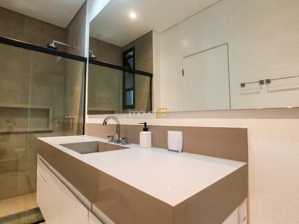 Casa no Condomínio Ponta das Toninhas com 604 m² em Ubatuba