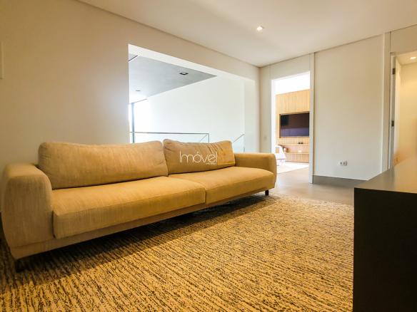 Casa no Condomínio Ponta das Toninhas com 604 m² em Ubatuba