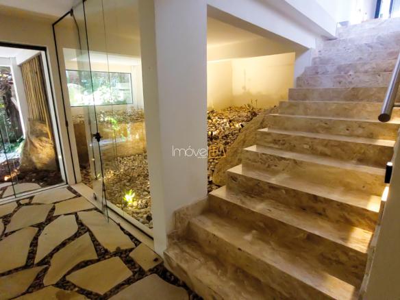 Casa no Condomínio Ponta das Toninhas com 604 m² em Ubatuba