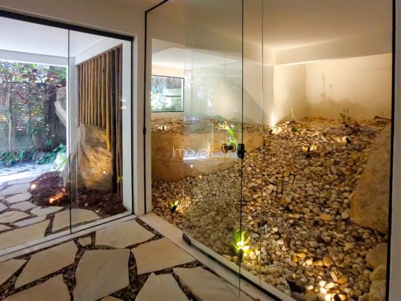 Casa no Condomínio Ponta das Toninhas com 604 m² em Ubatuba