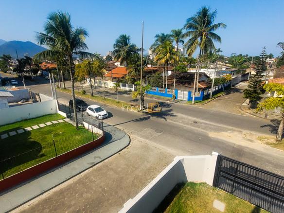 Casa Triplex com 130M2 no Indaia Caraguatatuba