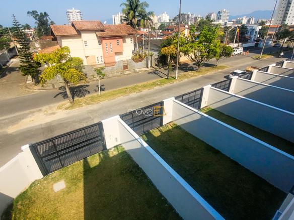 Casa Triplex com 130M2 no Indaia Caraguatatuba