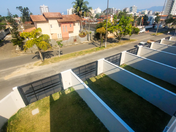 Casa Triplex com 130 M2 no Indaiá Caraguatatuba