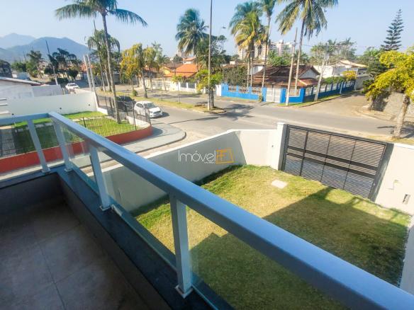 Casa Triplex com 130 M2 no Indaiá Caraguatatuba