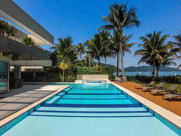Casa para Temporada Condomínio Costa Verde Tabatinga com 8 Suítes e 692m²