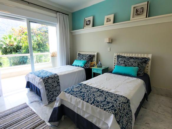 Casa à Venda no Condomínio Costa Verde Tabatinga com 8 suítes e 872 m²