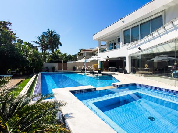 Casa à Venda no Condomínio Costa Verde Tabatinga com 8 suítes e 872 m²