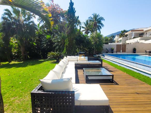 Casa à Venda no Condomínio Costa Verde Tabatinga com 8 suítes e 872 m²