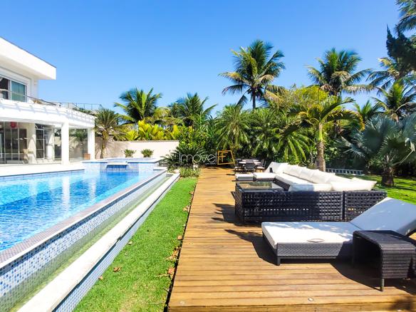 Casa à Venda no Condomínio Costa Verde Tabatinga com 8 suítes e 872 m²