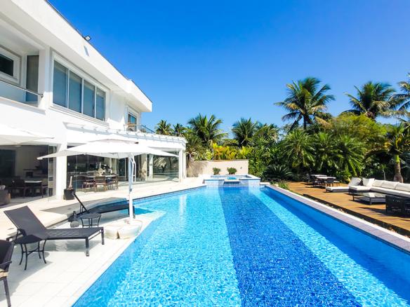 Casa à Venda no Condomínio Costa Verde Tabatinga com 8 suítes e 872 m²