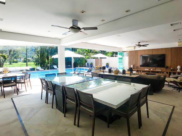 Casa à Venda no Condomínio Costa Verde Tabatinga com 8 suítes e 872 m²