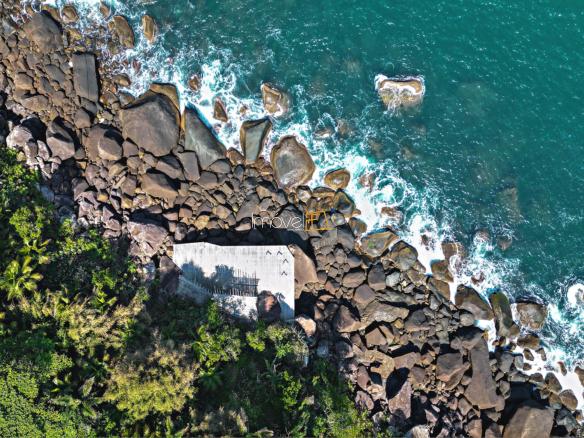 Casa em Ilhabela com 7 suítes, Borrifos com 1.003,41m²