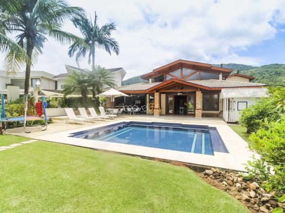 Casa para Venda e Aluguel Temporada Condomínio Costa Verde Tabatinga com 6 quartos, na Praia de Tabatinga com 570m²
