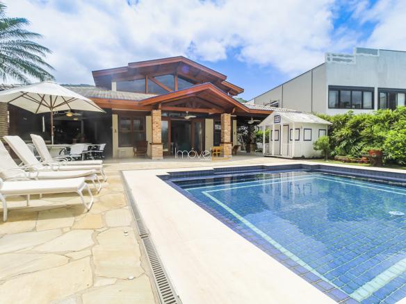 Casa para Venda e Aluguel Temporada Condomínio Costa Verde Tabatinga com 6 quartos, na Praia de Tabatinga com 570m²