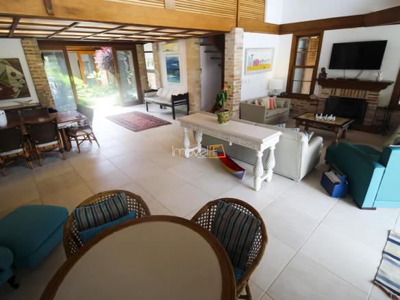 Casa para Venda e Aluguel Temporada Condomínio Costa Verde Tabatinga com 6 quartos, na Praia de Tabatinga com 570m²