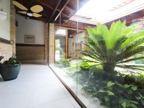 Casa para Venda e Aluguel Temporada Condomínio Costa Verde Tabatinga com 6 quartos, na Praia de Tabatinga com 570m²