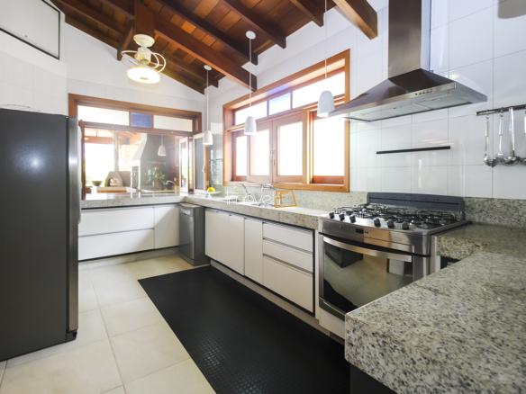 Casa para Venda e Aluguel Temporada Condomínio Costa Verde Tabatinga com 6 quartos, na Praia de Tabatinga com 570m²