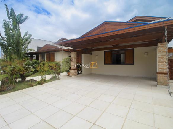 Casa para Venda e Aluguel Temporada Condomínio Costa Verde Tabatinga com 6 quartos, na Praia de Tabatinga com 570m²