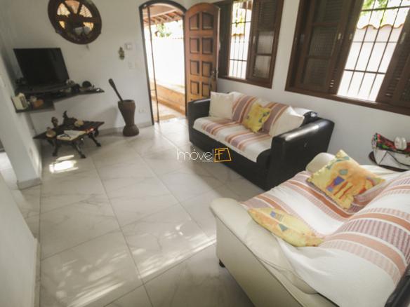 Casa para Venda e locação com 5 dormitórios, em Massaguaçu com 1350m²