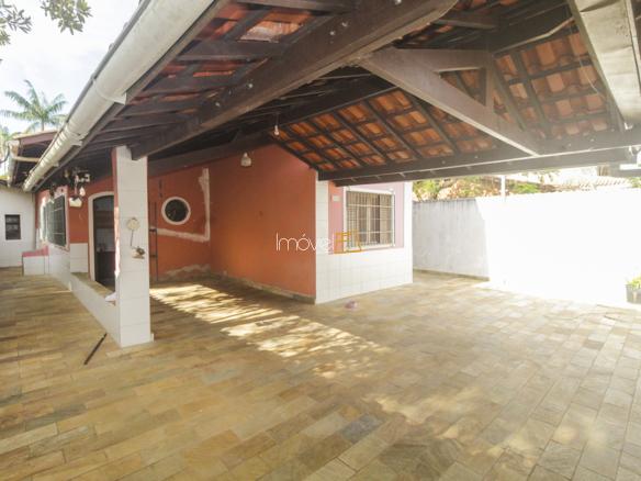 Casa para Venda e locação com 5 dormitórios, em Massaguaçu com 1350m²