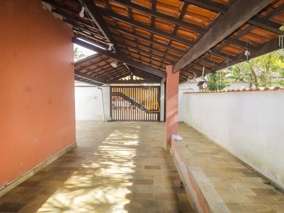 Casa para Venda e locação com 5 dormitórios, em Massaguaçu com 1350m²