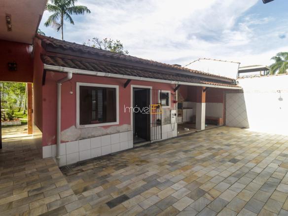 Casa para Venda e locação com 5 dormitórios, em Massaguaçu com 1350m²