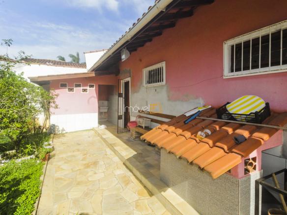Casa para Venda e locação com 5 dormitórios, em Massaguaçu com 1350m²