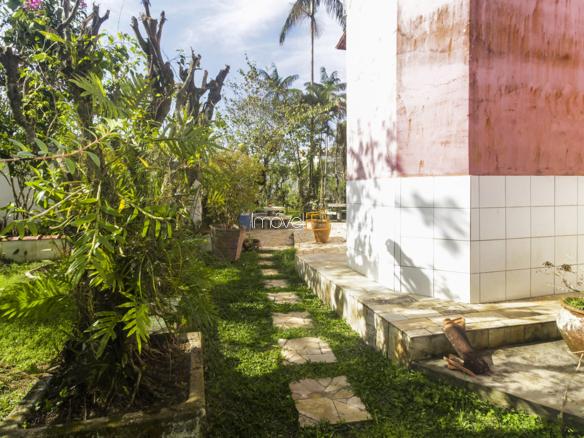 Casa para Venda e locação com 5 dormitórios, em Massaguaçu com 1350m²