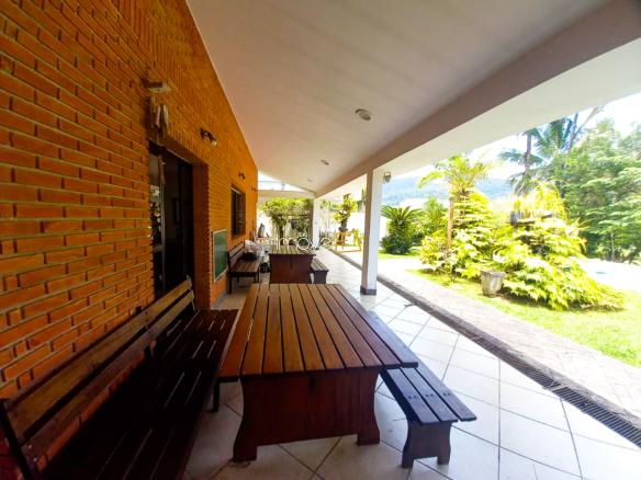 Casa à locação no Condomínio Costa Verde Tabatinga com 4 suítes e 800m², na Praia da Tabatinga
