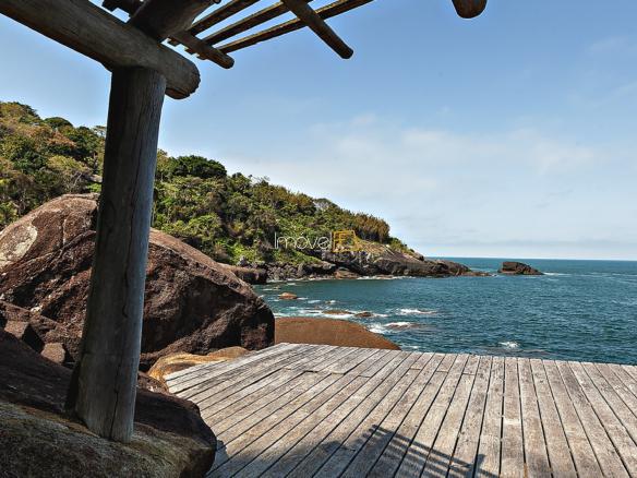 Casa em Ilhabela com 7 suítes, Borrifos com 1.003,41m²