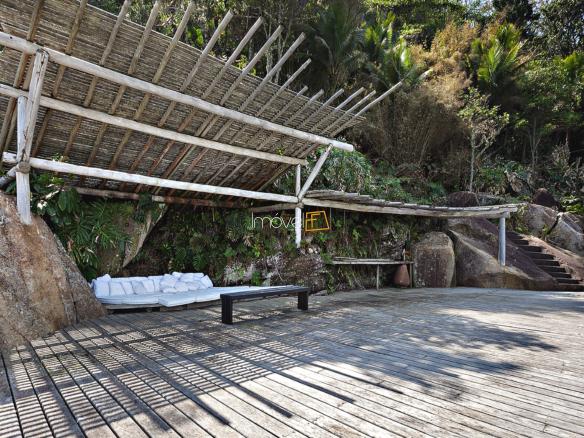 Casa em Ilhabela com 7 suítes, Borrifos com 1.003,41m²