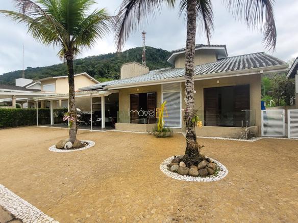Casa à Venda Condomínio Costa Verde Tabatinga com 4 quartos e 198 m² de área construída em um amplo terreno de 500 m²